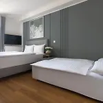 Ξενοδοχείο με διαμερίσματα Encore Boutique By Dwellfort Πράγα