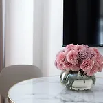 Ξενοδοχείο με διαμερίσματα Encore Boutique By Dwellfort 4*