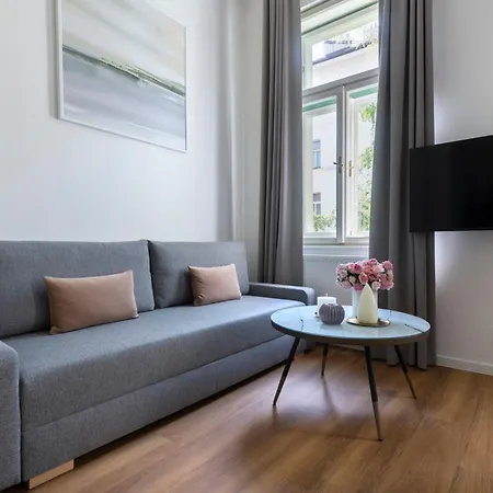 Encore Boutique By Dwellfort מלון דירות 4*