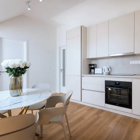 Encore Boutique By Dwellfort 4*