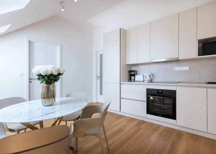Encore Boutique By Dwellfort 4*